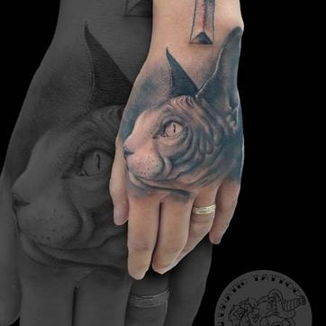 LUNATIC TATTOO ESTUDI tatuaje de gato