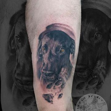 LUNATIC TATTOO ESTUDI tatuaje de perro