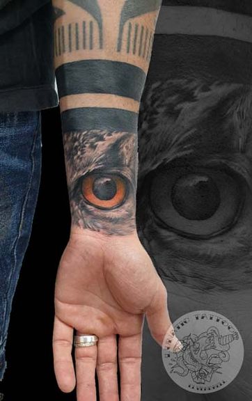 LUNATIC TATTOO ESTUDI tatuaje de ojo