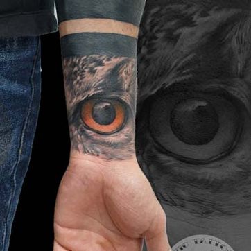 LUNATIC TATTOO ESTUDI tatuaje de ojo
