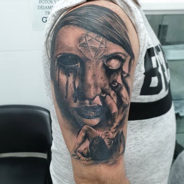 LUNATIC TATTOO ESTUDI tatuaje en el brazo