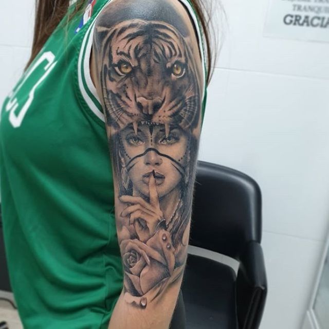 LUNATIC TATTOO ESTUDI tatuaje de mujer con tigre