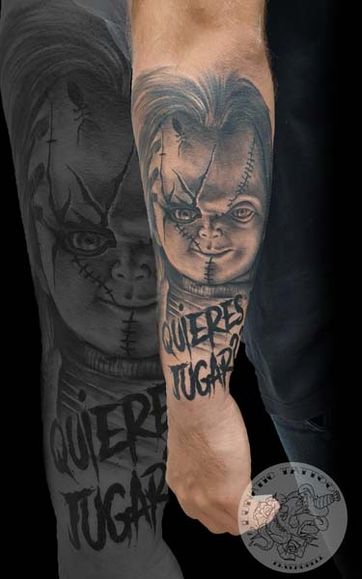 LUNATIC TATTOO ESTUDI tatuaje de muñeco de terror