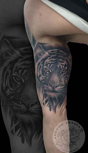 LUNATIC TATTOO ESTUDI tatuaje de tigre en brazo